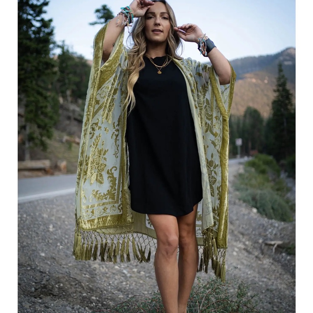 SOLD OUT Velvet Burnout Tassel Kimono Open Wrap Coverup Top One Size - Picture 1 of 6